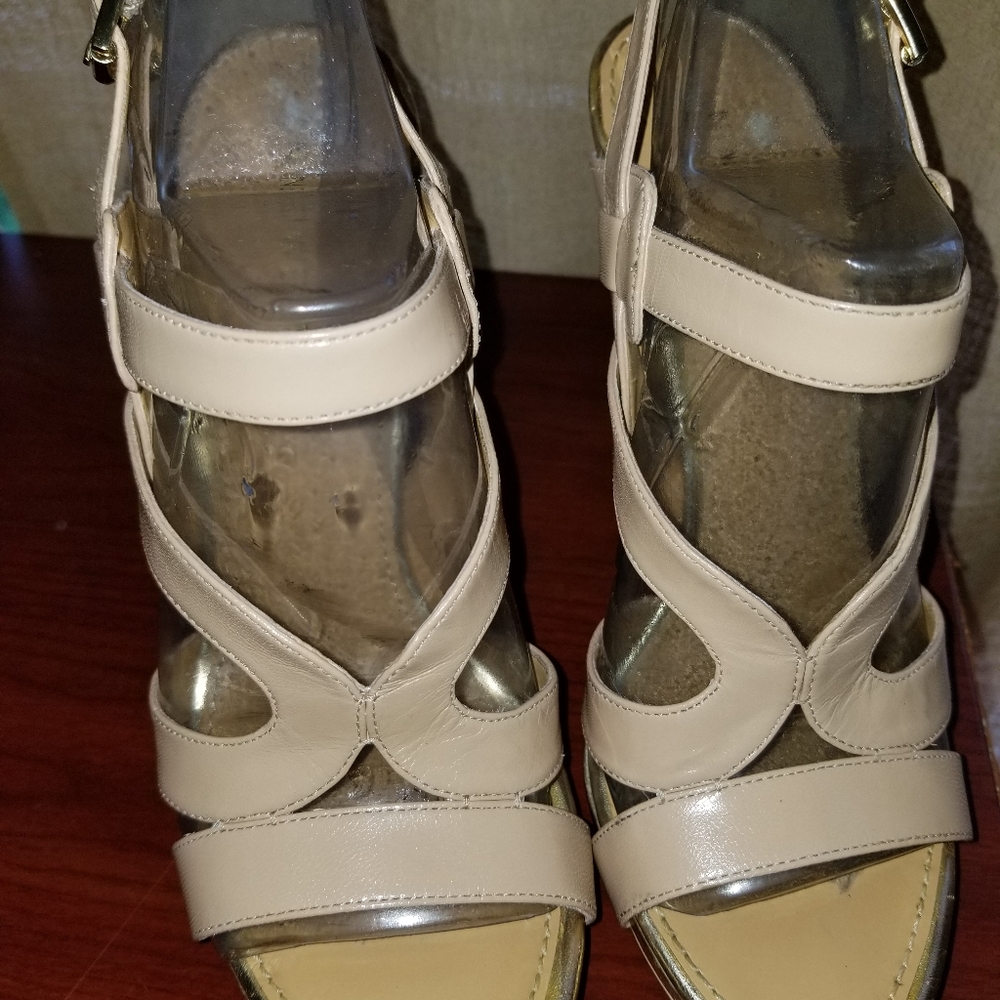 Platform strappy shoes